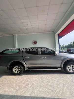 Xe Mitsubishi Triton 4x2 AT 2019