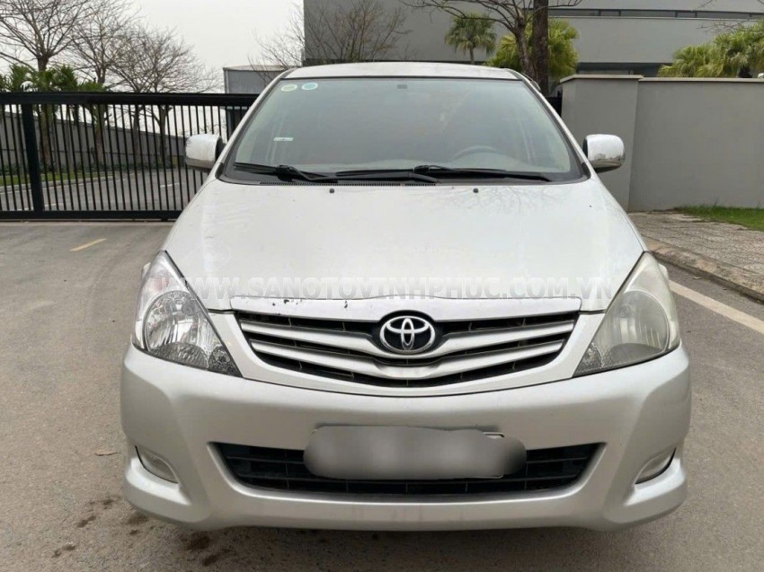 Toyota Innova G 2010