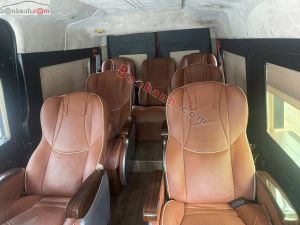 Xe Ford Transit Limousine 2019